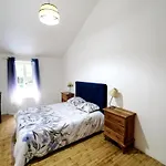 Woodland Hill Retreat
