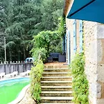 Holiday home Woodland Hill Retreat Blanquefort-sur-Briolance