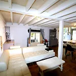 Woodland Hill Retreat *