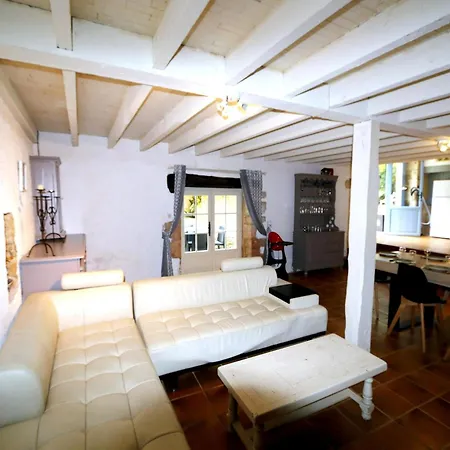 Woodland Hill Retreat *