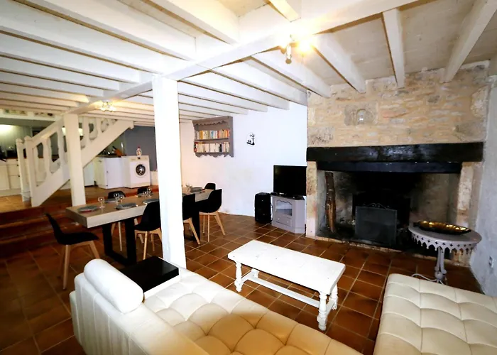 Blanquefort Woodland Hill Retreat