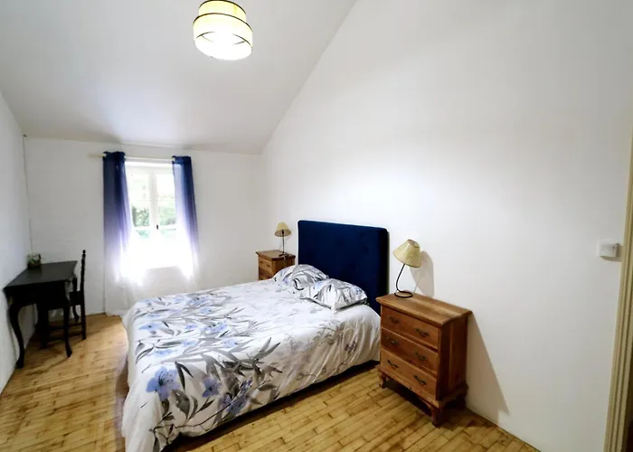 Blanquefort Woodland Hill Retreat