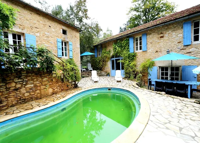 Blanquefort Woodland Hill Retreat 펜션 *