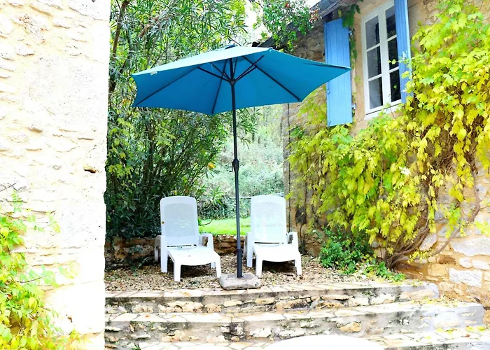 Blanquefort Woodland Hill Retreat *